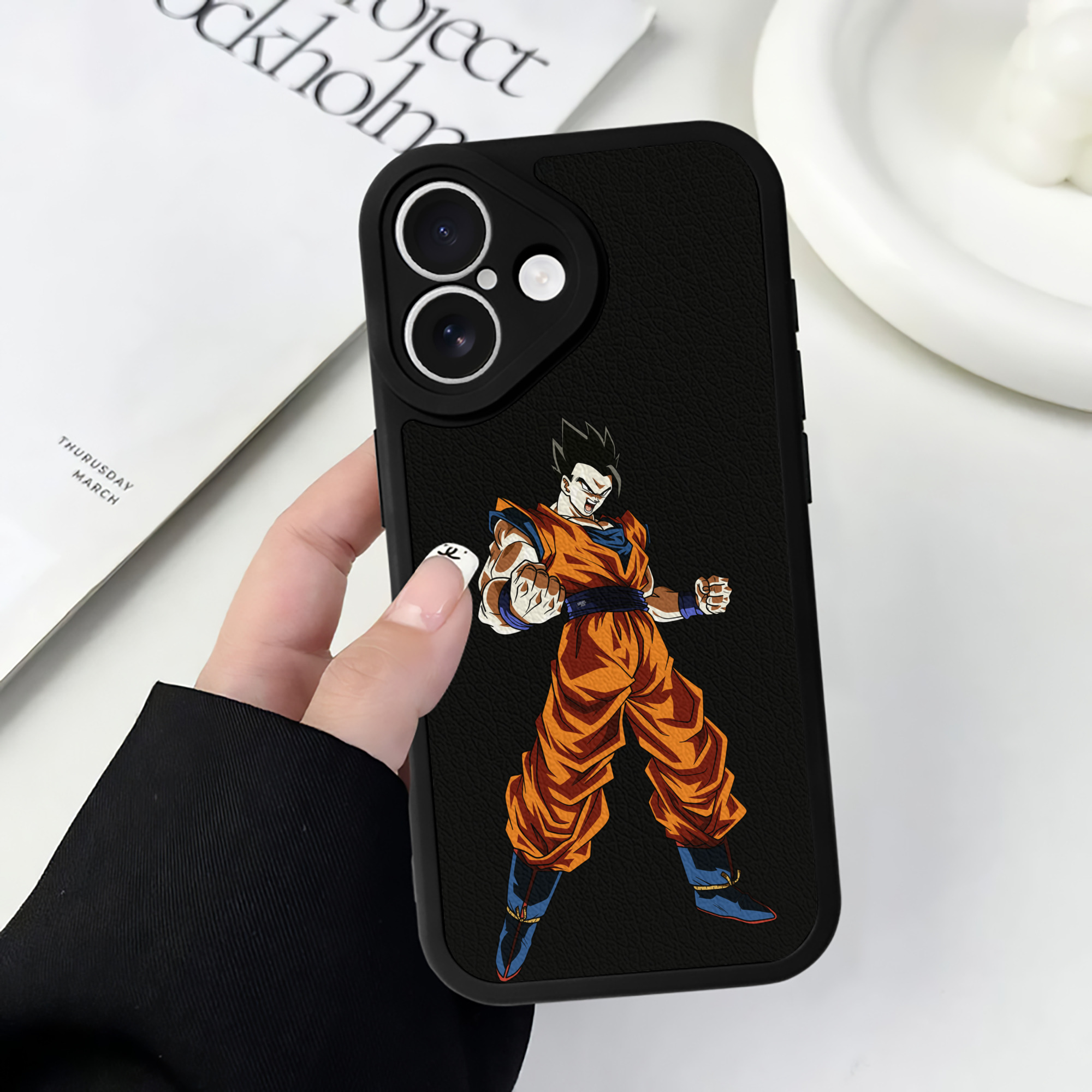（画像用） ドラゴンボール 孫 悟飯（そんごはん）DRAGON BALL Son Gohan 【iPhone 16シリーズ対応】シリコンスマホケース（レザー調） 材質：シリコン